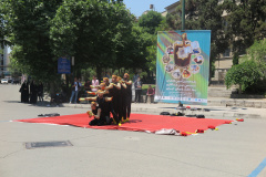 تئاتر خیابانی «این کجا و آن کجا» در دانشگاه تهران